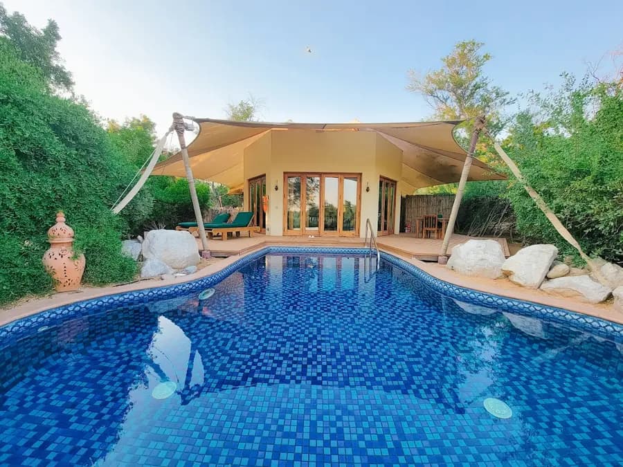 al-maha-desert-resort-uae — pool