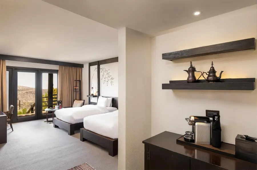 alila-jabal-akhdar-oman — room