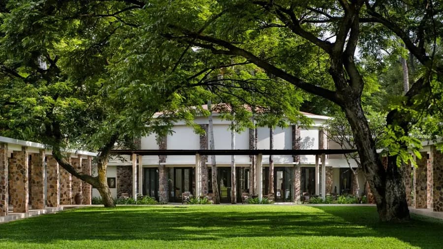 amansara-siem-reap-cambodia — room