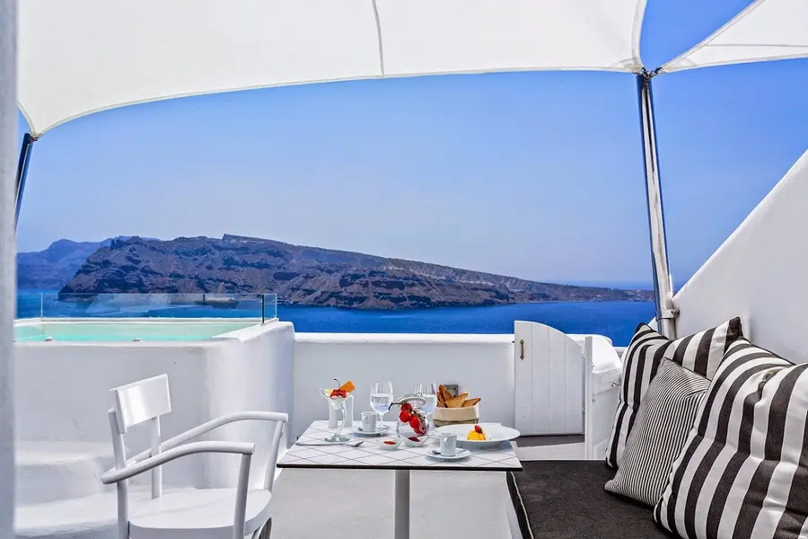 charisma-suites-oia-santorini — spa
