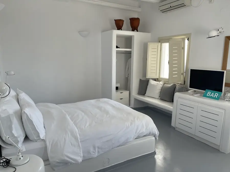 cliff-side-suites-santorini — dining