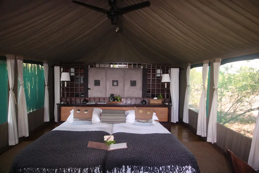 duba-plains-camp-great-plains-botswana — dining