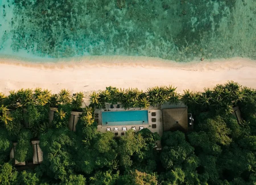 el-nido-pangulasian-island-philippines — pool