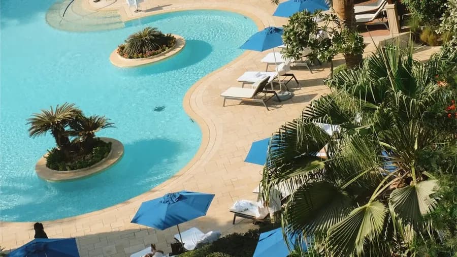 four-seasons-dubai-jumeirah-beach-uae — pool