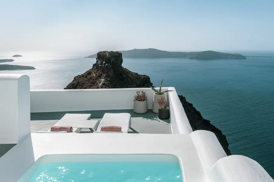 grace-hotel-santorini-greece — room