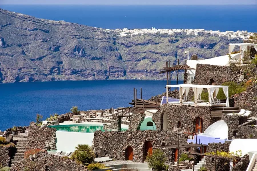 honeymoon-petra-villas-santorini — pool