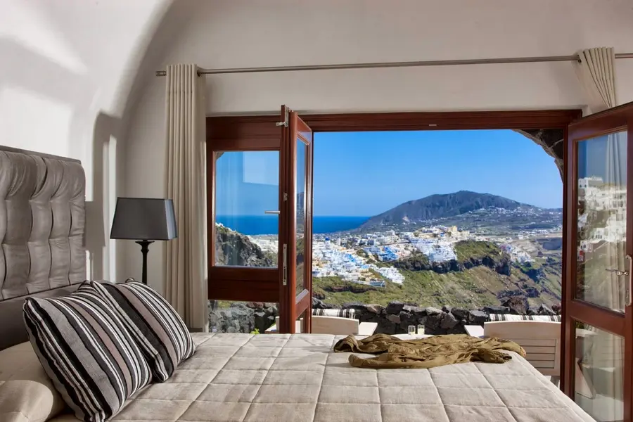 honeymoon-petra-villas-santorini — spa