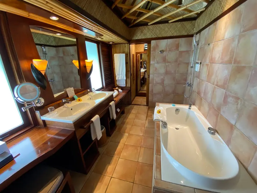 intercontinental-le-moana-bora-bora-resort-bora-bora — dining