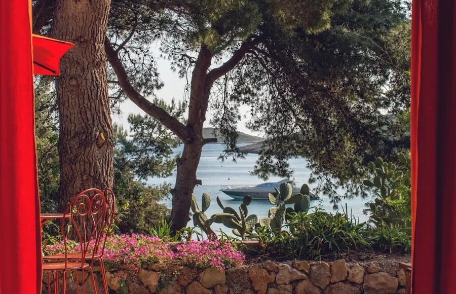 palmizana-meneghello-hvar-croatia — room