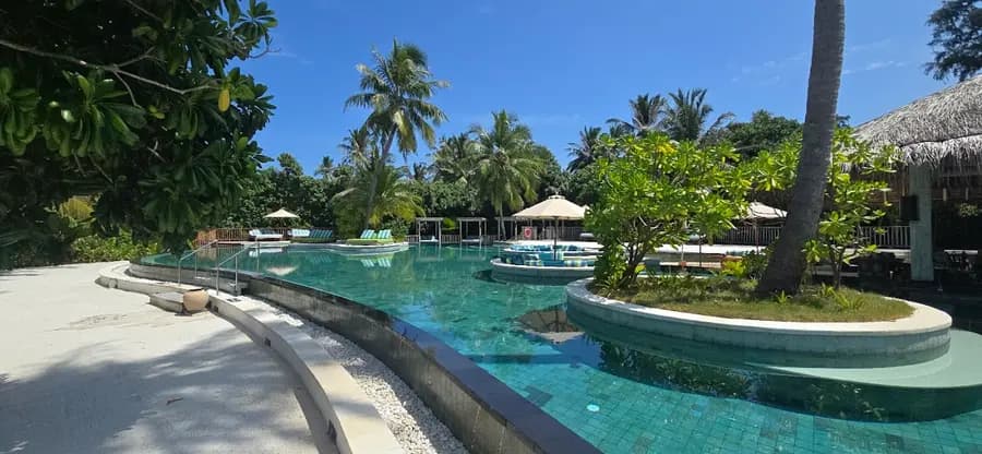 six-senses-laamu-maldives — room