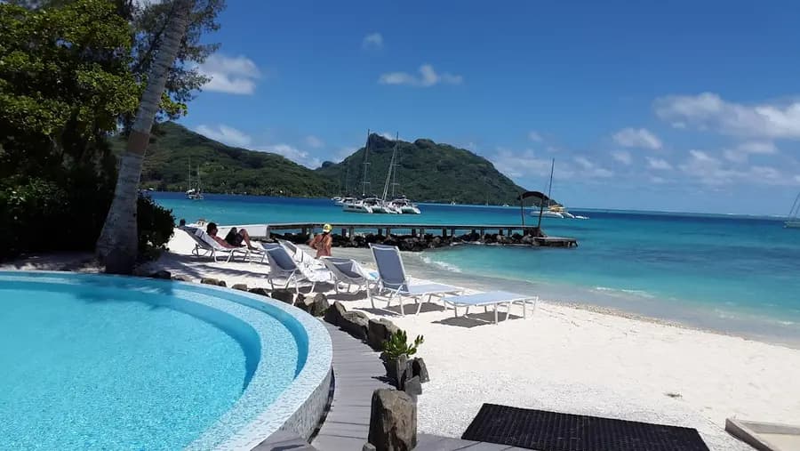 te-tiare-beach-resort-huahine-french-polynesia — room