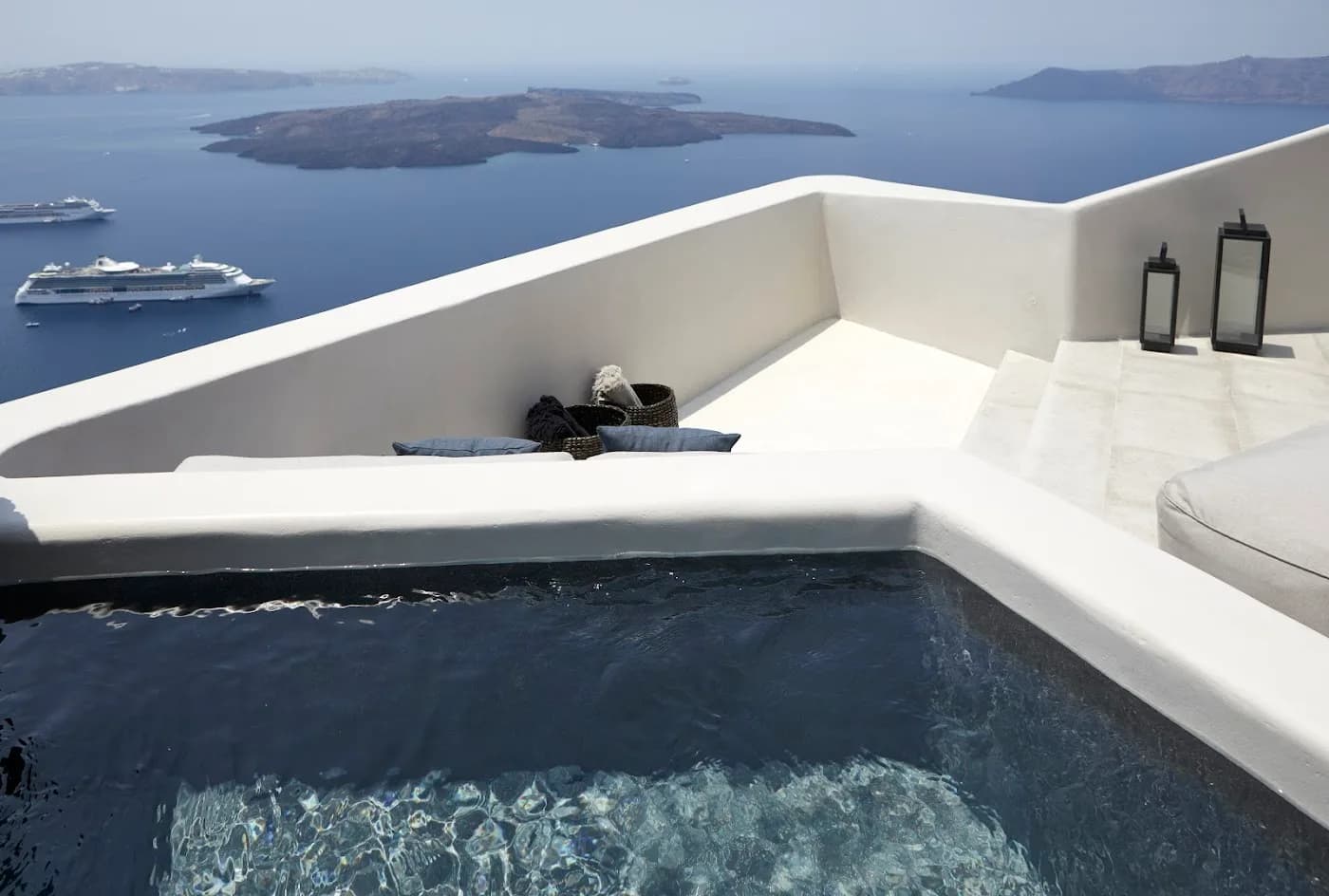vora-lifestyle-hotel-oia-santorini — hero