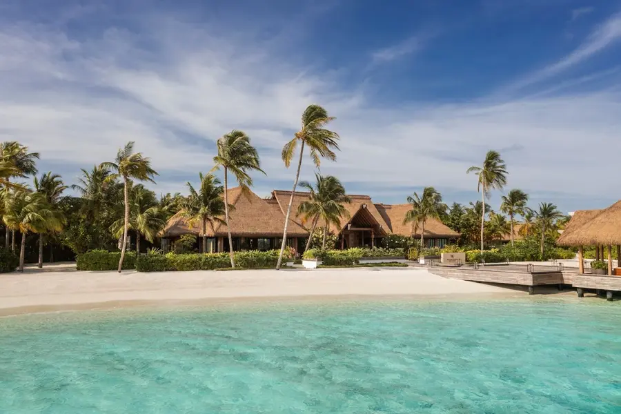 waldorf-astoria-ithaafushi-maldives — pool